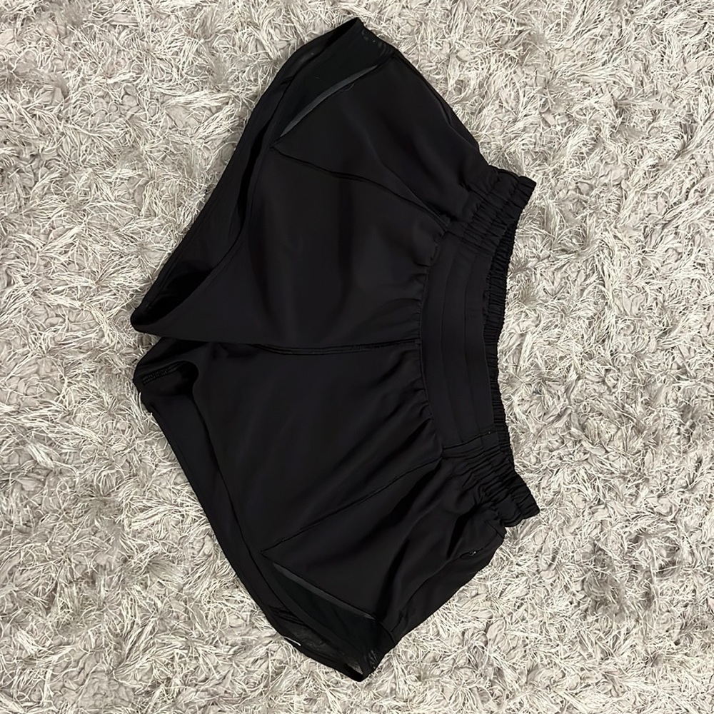 Lululemon Hotty Hot shorts 2.5” size 8
